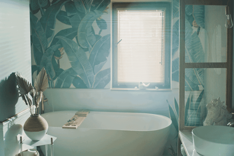 Bathtub surrouded by tropical plants on the the wallpaper, 25 Awesome Bathroom Walls Ideas