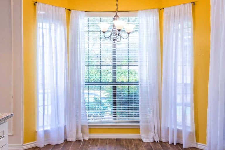 Breakfast nook with bay windows, 11 Kitchen Curtain Ideas For Bay Window