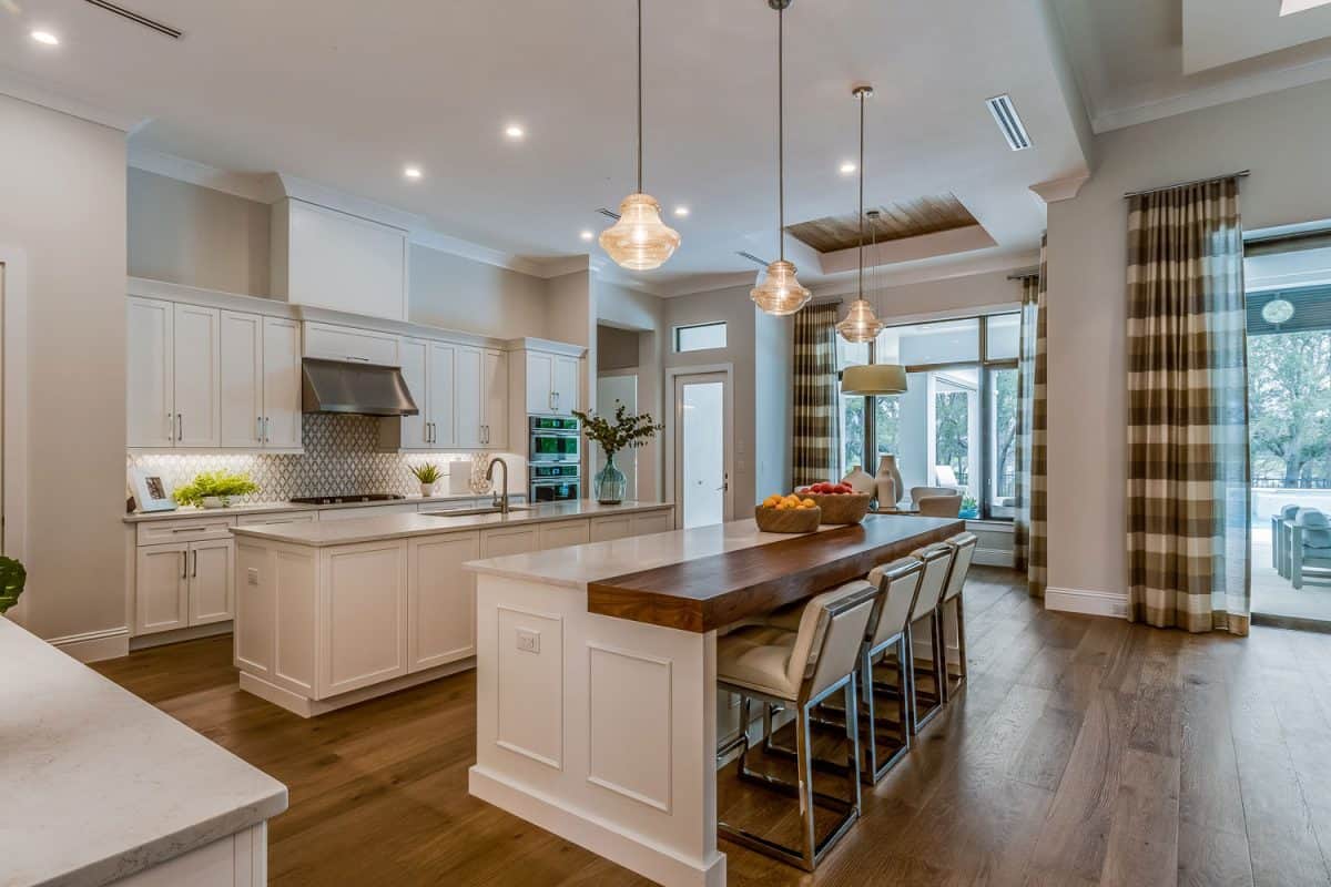 Spacious and luxurious kitchen with a breakfast bar and center island
