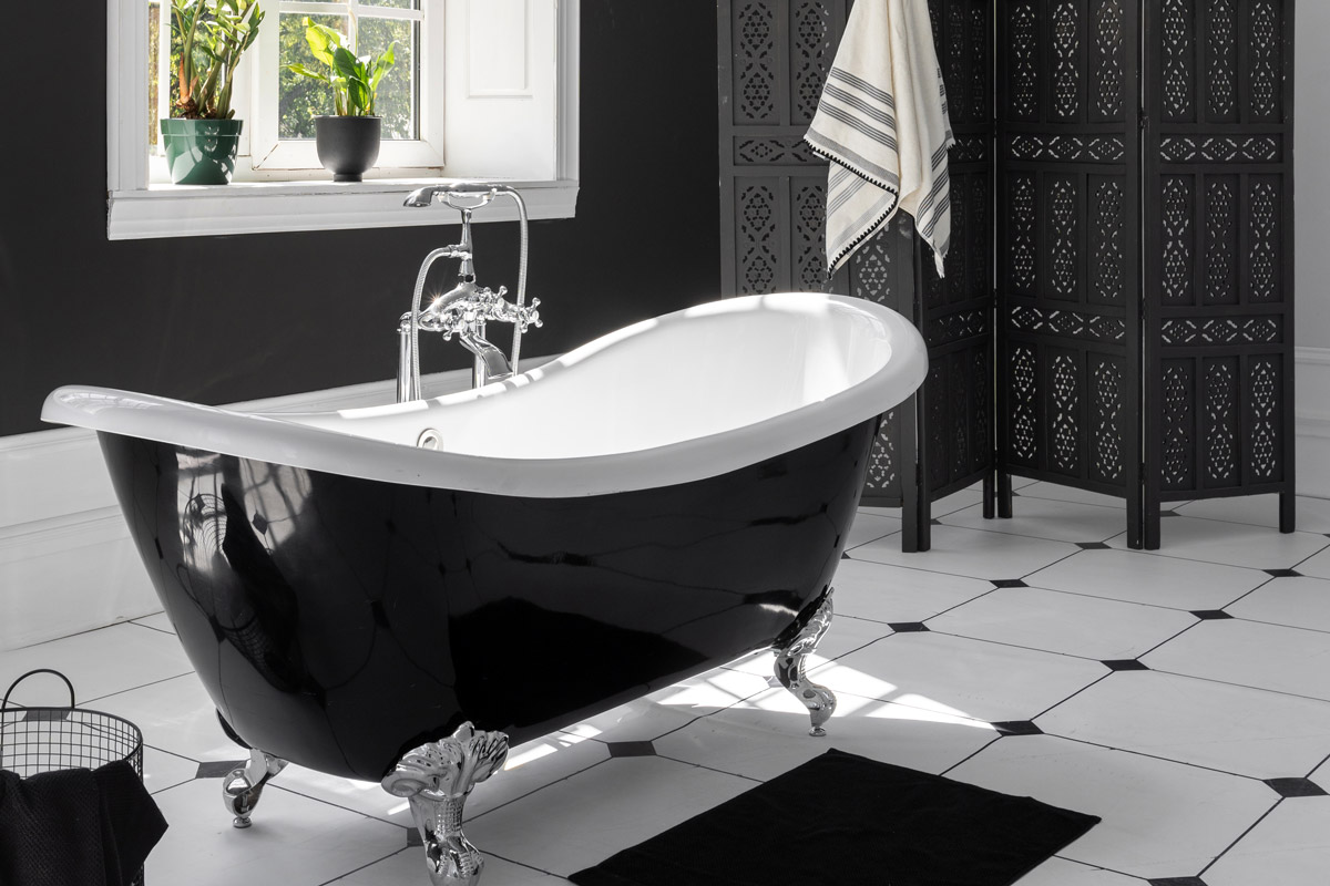 elegant color scheme of black and white tiles