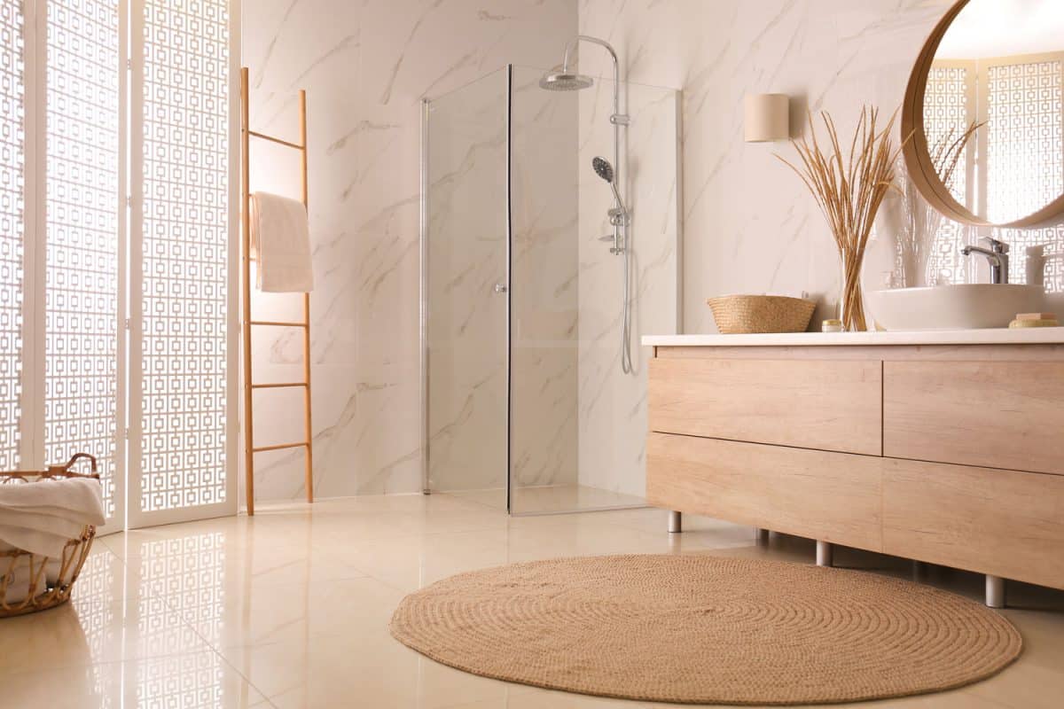 Spacious bohemian themed bathroom with marble walls